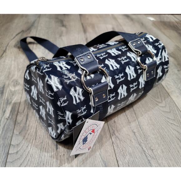 B for Betsy New York Yankees Lacquered Canvas bag - Picture 3 of 6